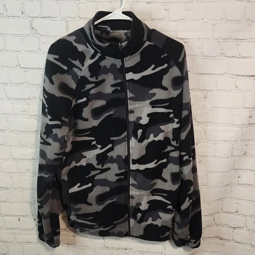 Men's Starter camo zip-up fleece sweater, size Large